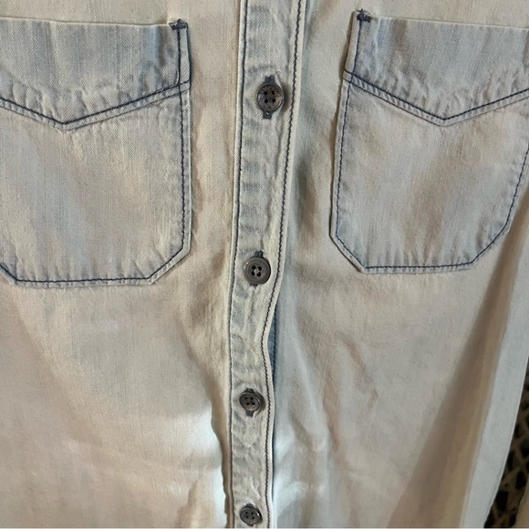 Express Women’s Faded Chambray Button Down - Picture 6 of 6